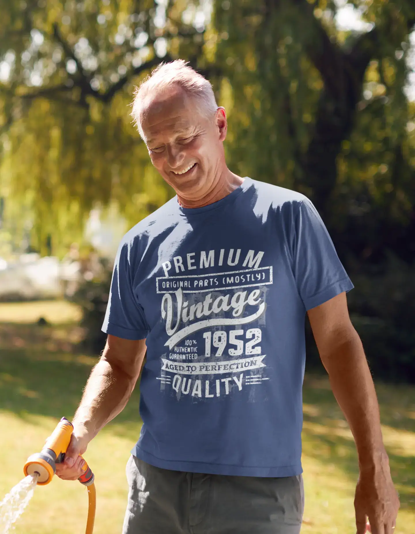 ULTRABASIC – <span>Grafisches</span> <span>Herren</span> -T-Shirt „1952 Aged to Perfection“ <span>als</span> <span>Geburtstagsgeschenk</span>