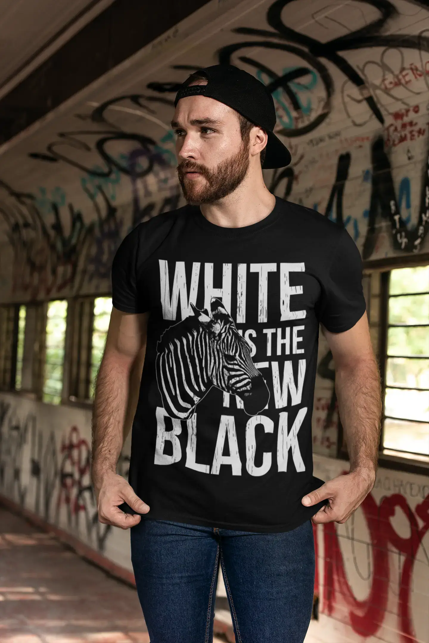 ULTRABASIC Herren-Grafik-T-Shirt Weiß ist das neue Schwarz – Zebra-Shirt