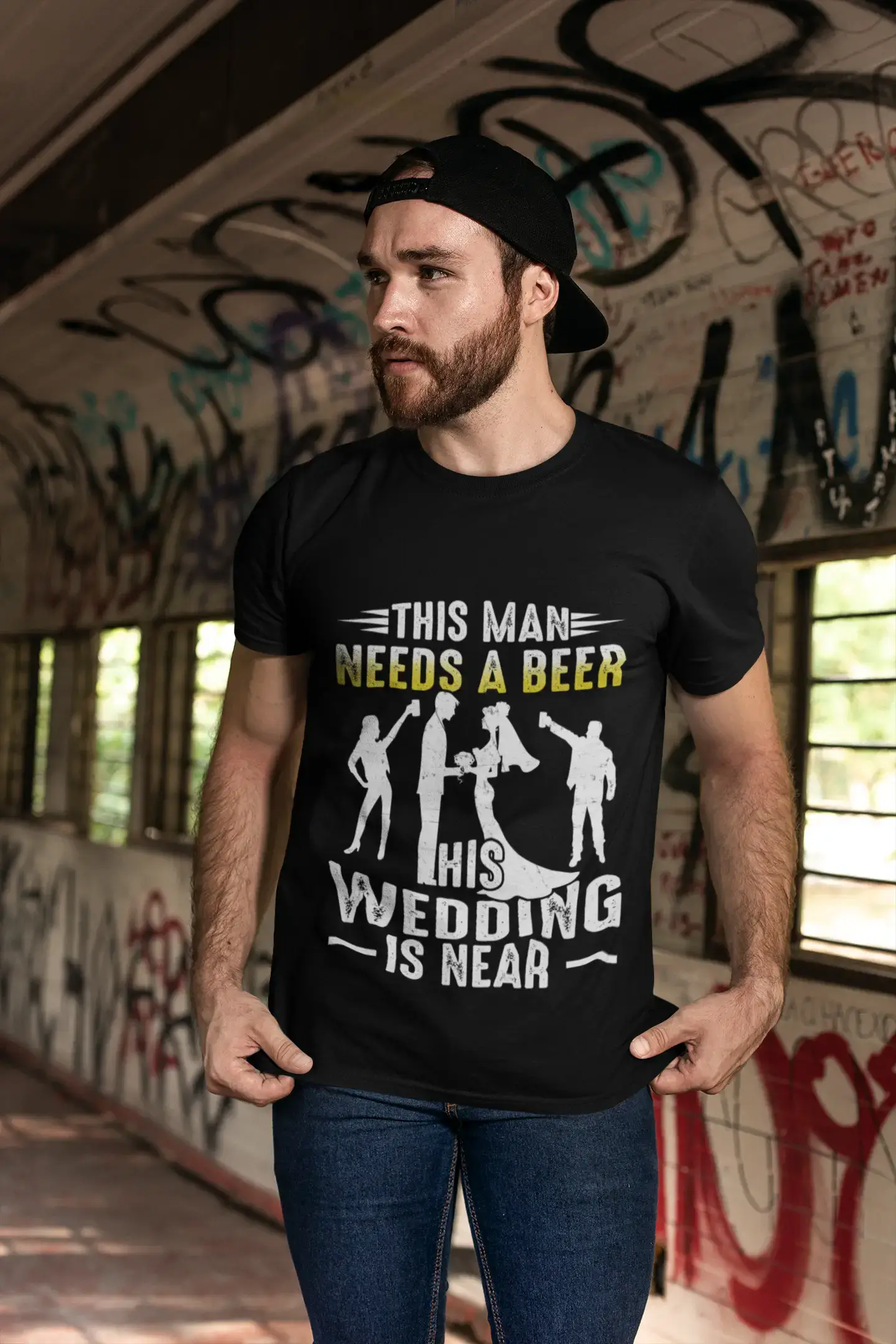 ULTRABASIC Lustiges Herren-T-Shirt „Dieser Mann braucht ein Bier, seine Hochzeit steht vor der Tür – Bierliebhaber-Bräutigam-T-Shirt“.