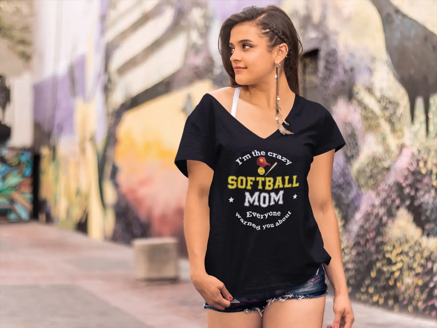 ULTRABASIC T-shirt col V pour femme I'm the Crazy Softball Mom – T-shirt de sport amusant pour dames