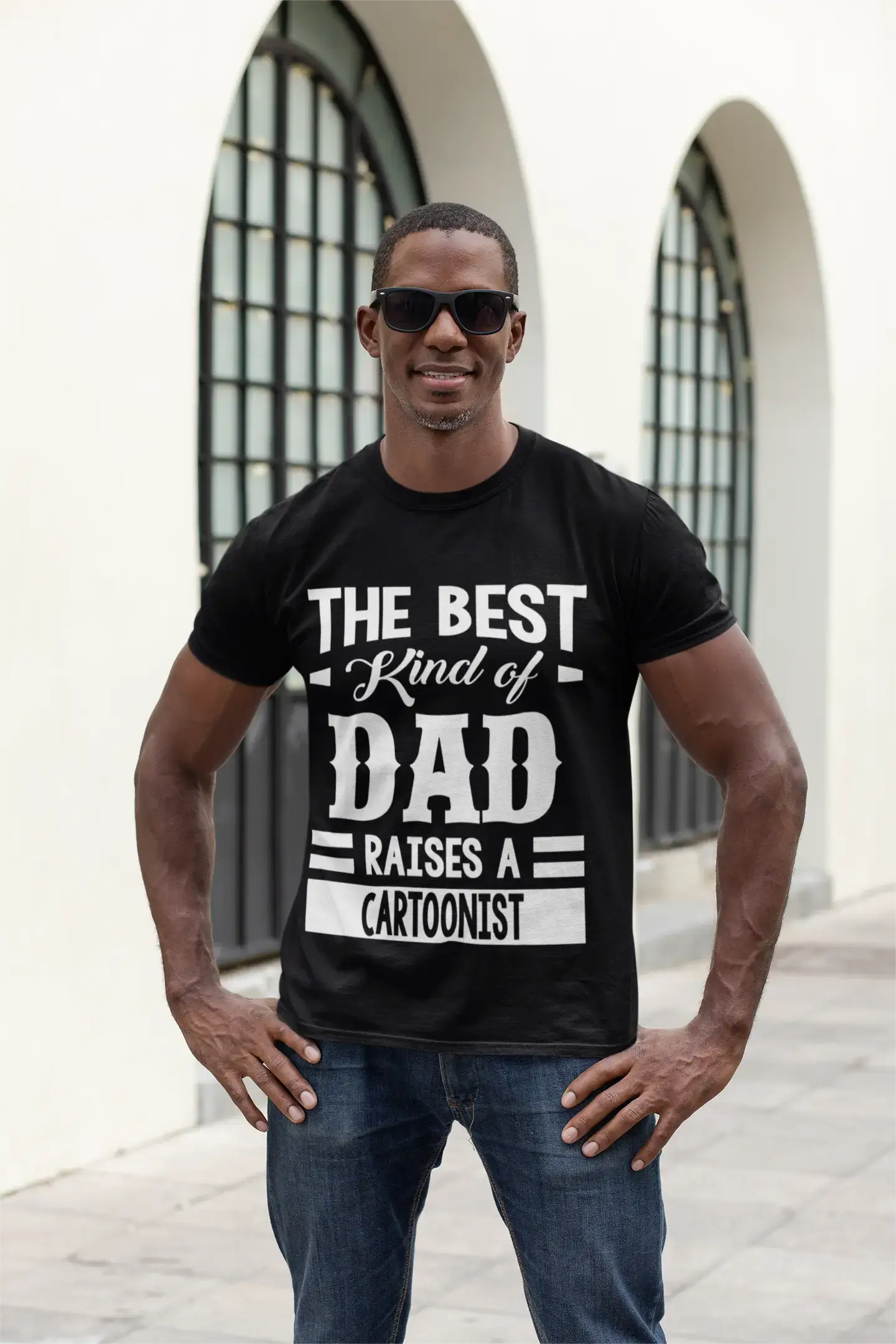 ULTRABASIC Herren-Grafik-T-Shirt „Dad Raises a Cartoonist“.