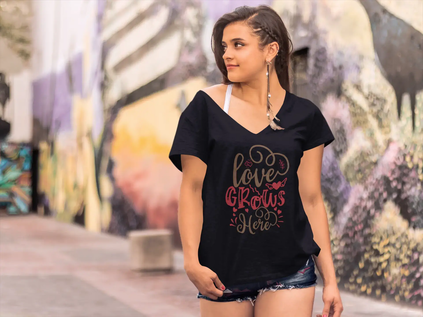 ULTRABASIC Women's T-Shirt Love Grows Here - Funny Tee Shirt