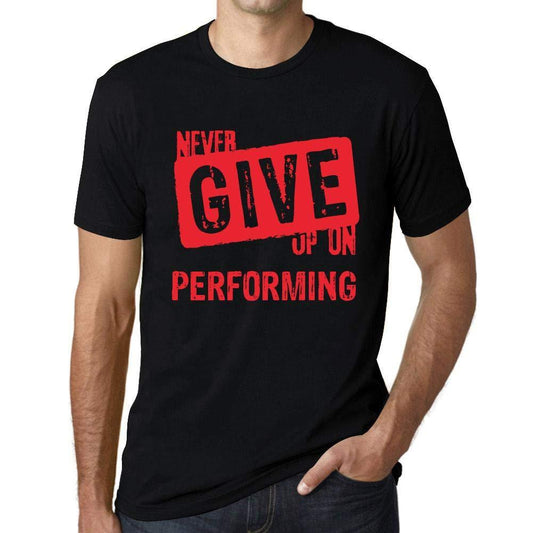 Ultrabasic Homme T-Shirt Graphique Never Give Up on Performing Noir Profond Texte Rouge