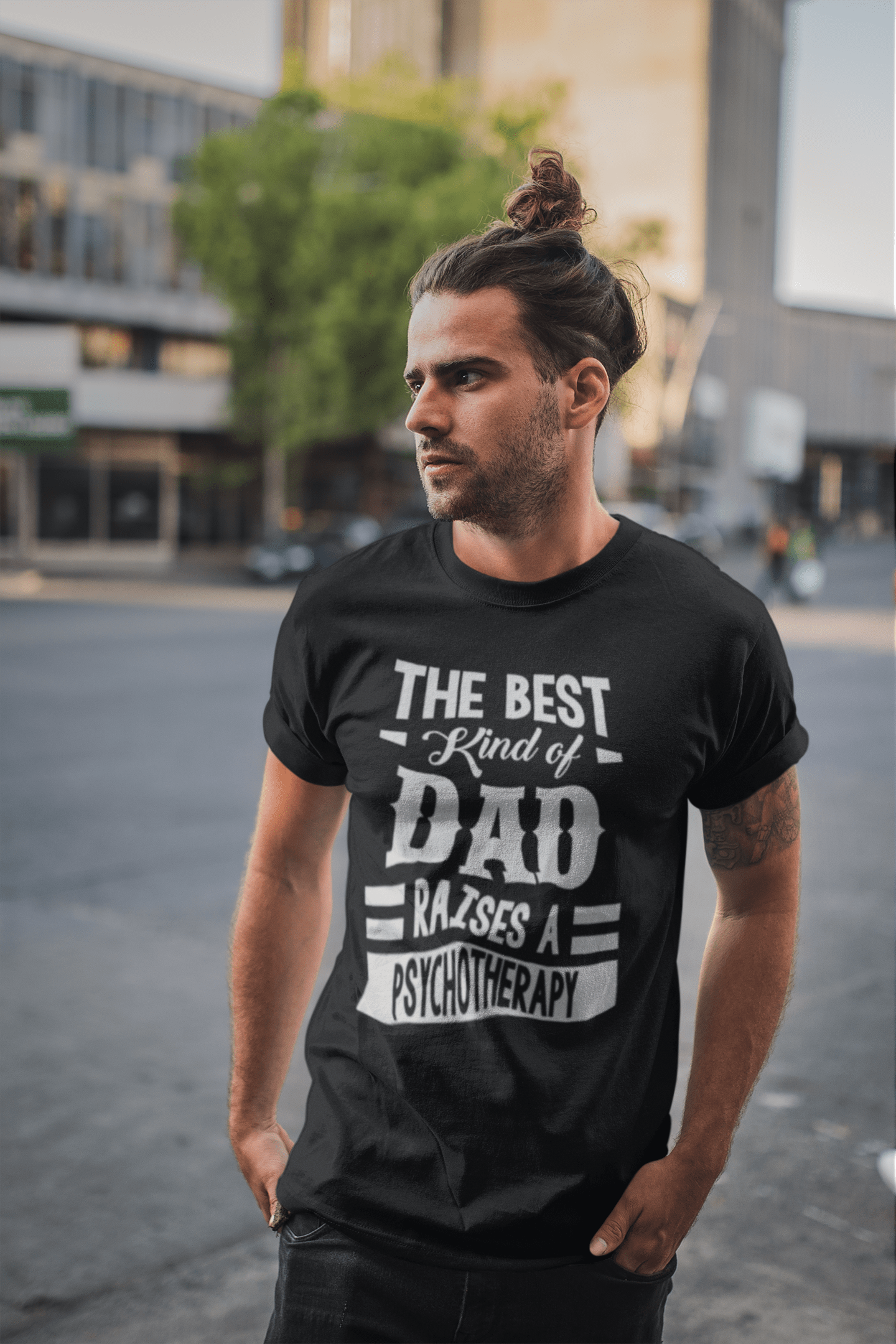 ULTRABASIC Herren-Grafik-T-Shirt „Dad Raises a Psychotherapy“.